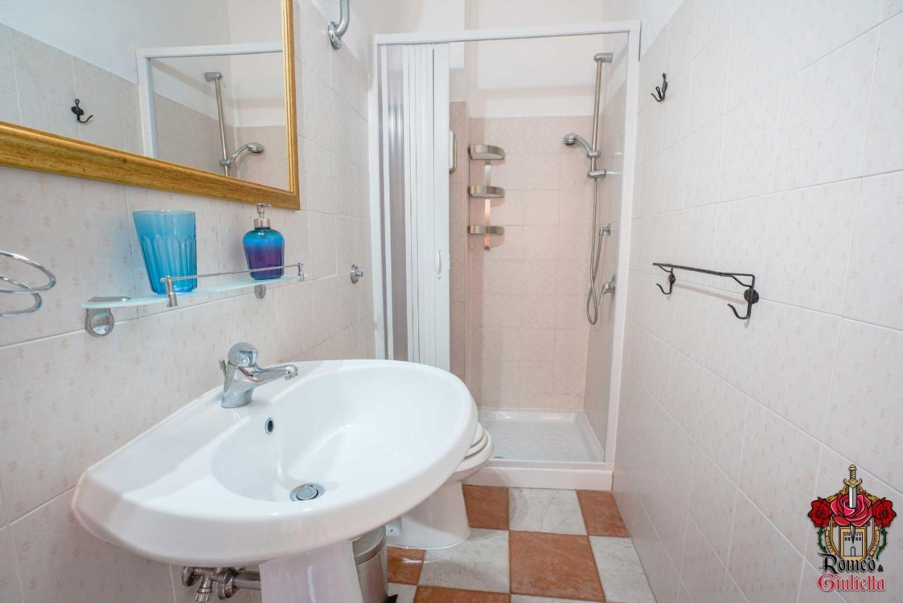 Romeo & Giulietta Rooms Bosa Bagian luar foto