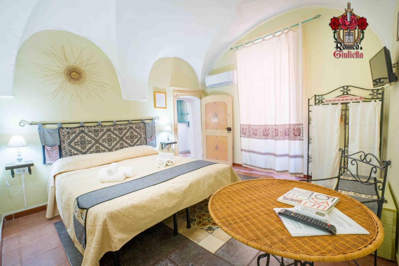 Romeo & Giulietta Rooms Bosa Bagian luar foto